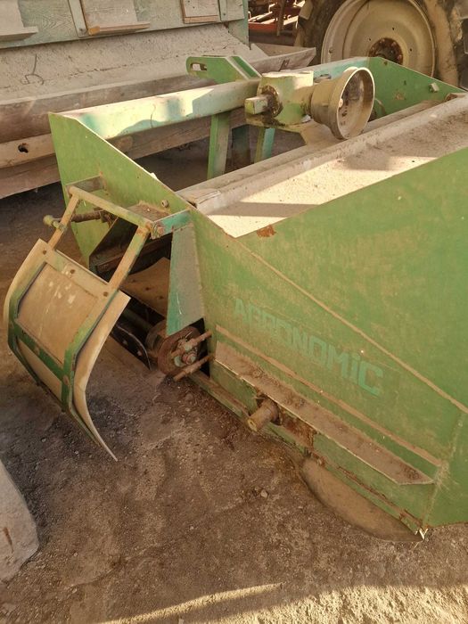 Maszyna do ogławiania szczypioru i buraczków BROYEUR