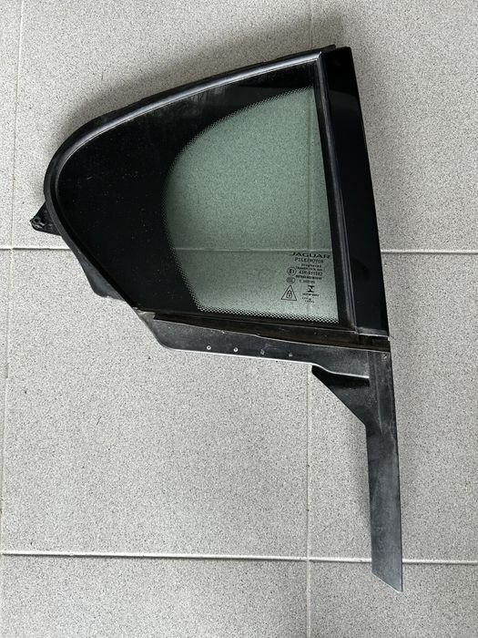 Vidro Traseiro DRT e frisos de porta Jaguar XE X760