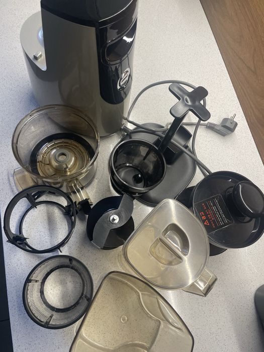 Hurom HH-SBF11 – super wyciskarka wolnoobrotowa, komplet