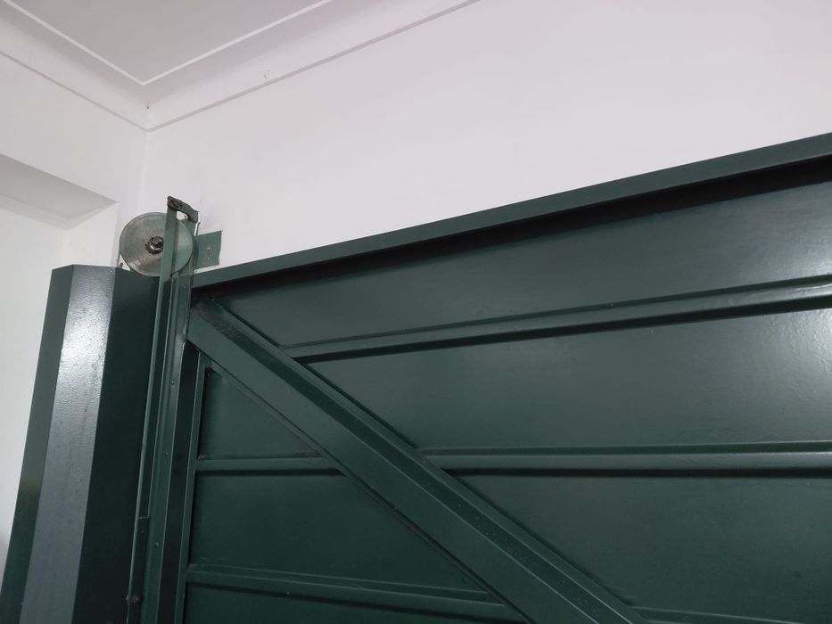 Portão manual de garagem