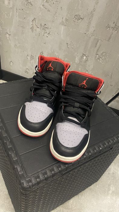 Buty Air Jordan 1 MID (GS)  rozmiar 40