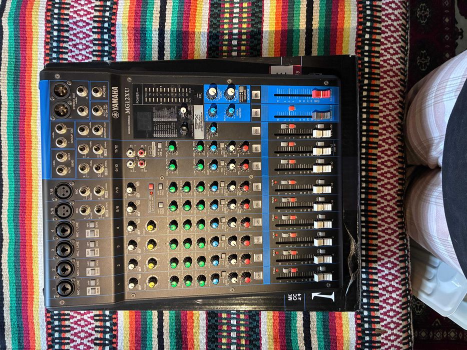 Mesa de mistura analógica Yamaha MG12XU