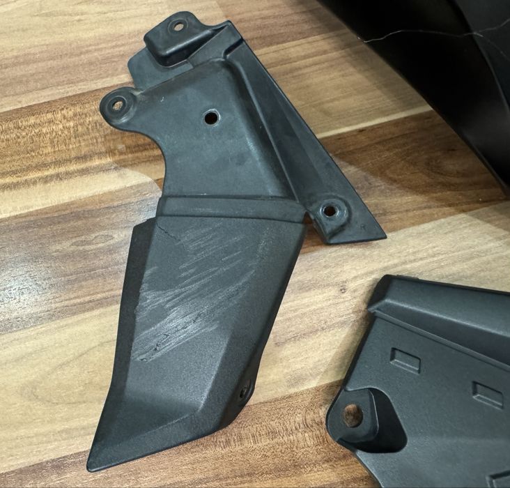 Пластик kawasaki z800 накладка бака и радиатора 51026-0054 14092