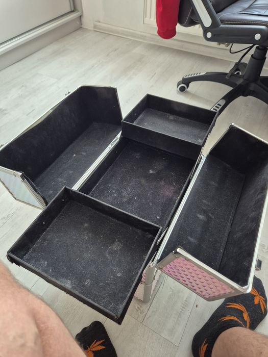 Sprzedam walizke kosmetyczną