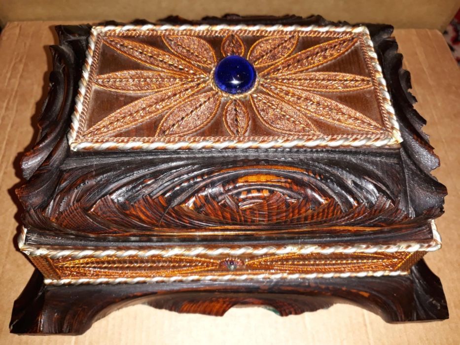 Дерев'яна скринька/шкатулка/купюрниця