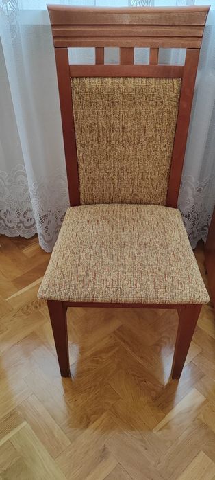 Stół z krzesłami