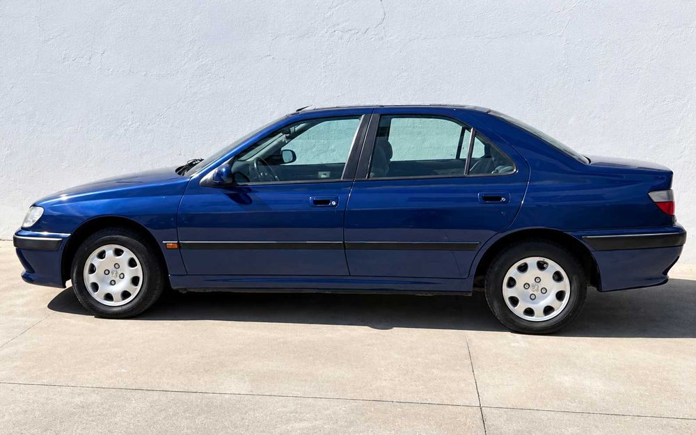 Carro em perfeito estado