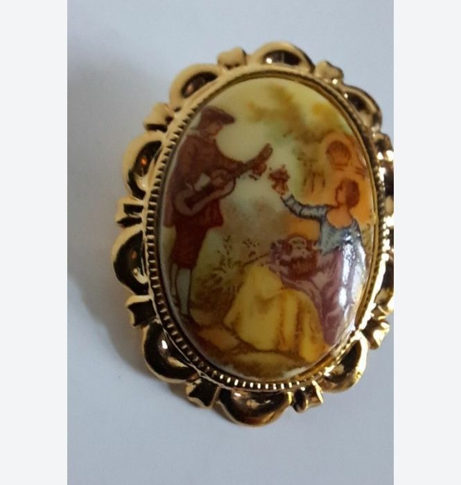 Stara broszką porcelanka nowa