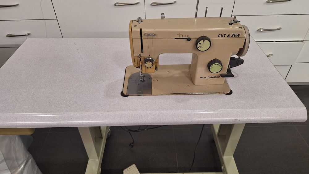 Máquina de costura ZIG ZAG