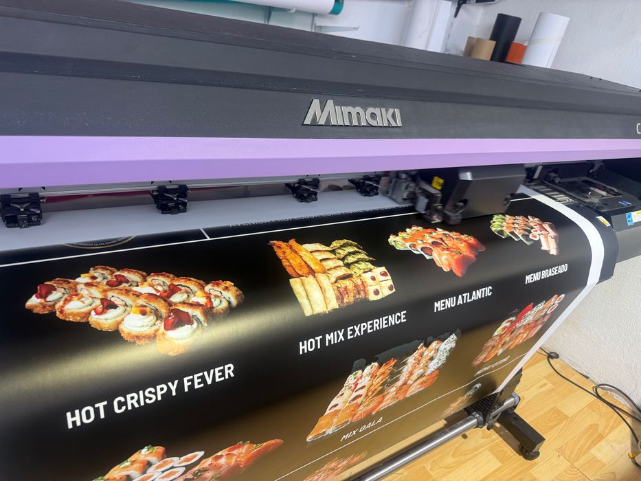 Mimaki CJV150-160 - Plotter de impressão e corte a trabalhar todos os dias