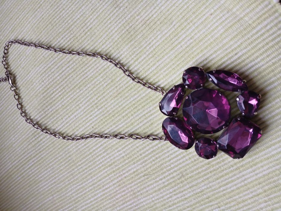 Wisior-bizuteria sztuczna