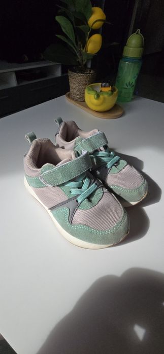 Adidasy dla dziecka r.25