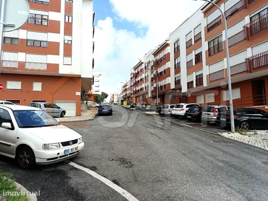 Terreno Urbano na freguesia de Mina de Água, Amadora perto do CC UBBO.