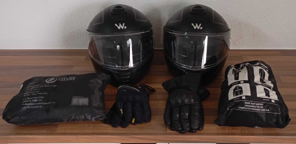 Honda ADV 350c + 2 capacetes + 2 pares de luvas + 2 fatos impermeáveis