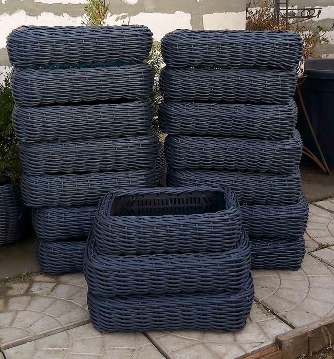 Кашпо ручної роботи із штучного ротангу