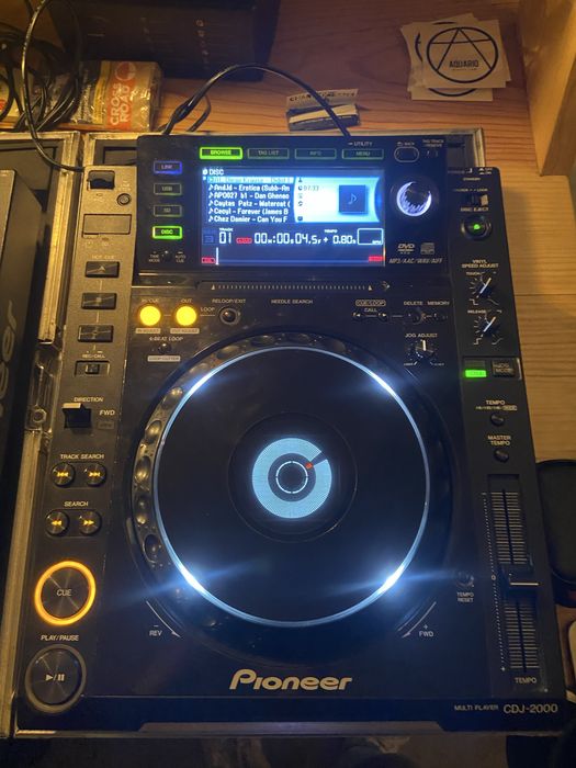 CDJs 2000 com flight cases incluidas (ler descrição)