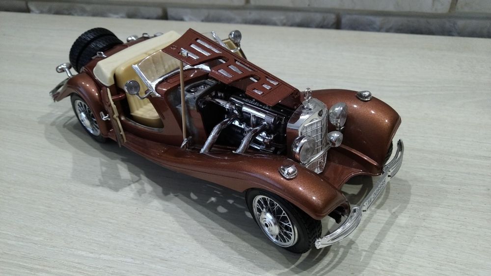 Колекційна модель Mercedes Benz в масштабі 1/20