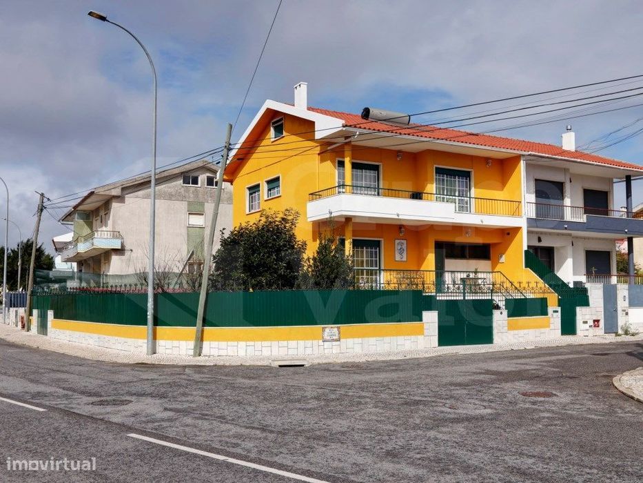 Moradia T4+2 com sótão, no Algueirão