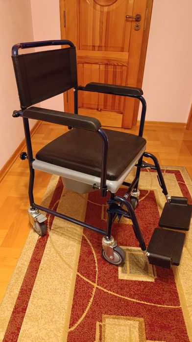 Wózek toaletowy- jak nowy.