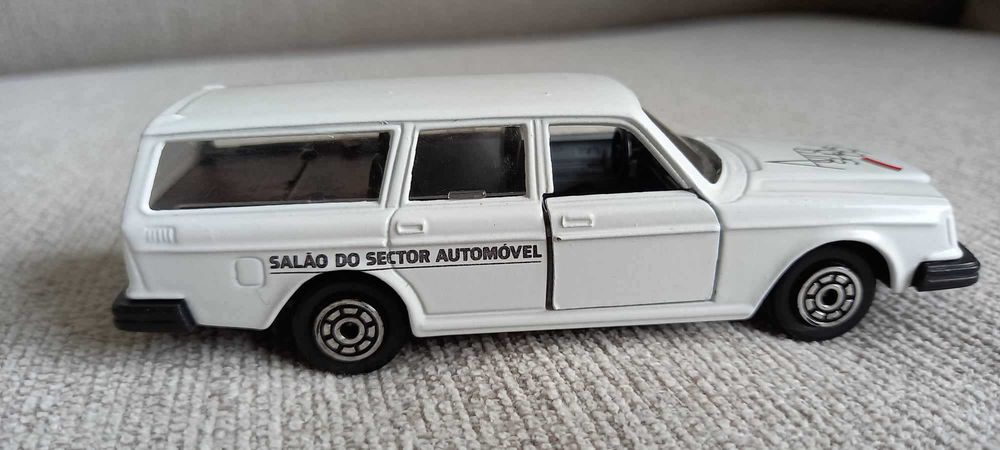VOLVO 264 (Station wagon) – Miniatura – Norev