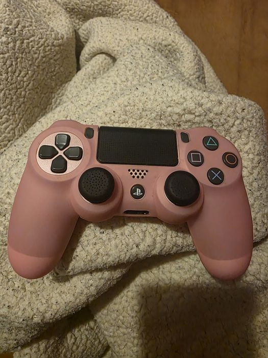 Consola ps4 pro 1tb de cor branca bastante rara