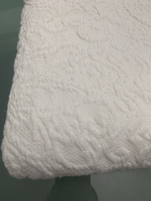 Colcha cama 220x230 cm usada em bom estado