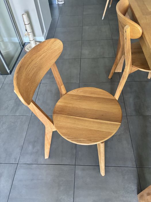 Mesa em madeira + conjunto de 4 cadeiras