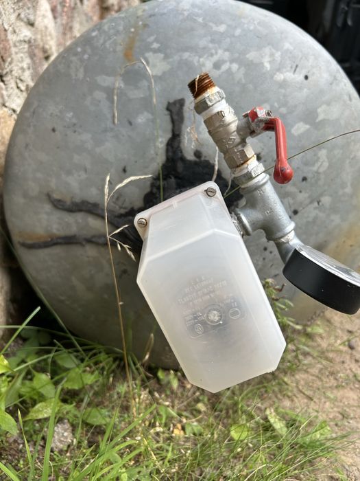 Uszkodzony zbiornik hydrofor stalowy