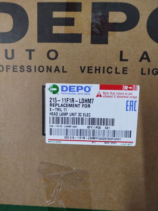 Фара права Nissan X Trail 2008-2016 215-11F1R-LDHM7