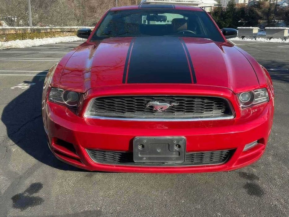 Ford Mustang V6 Premium Coupe      2013
