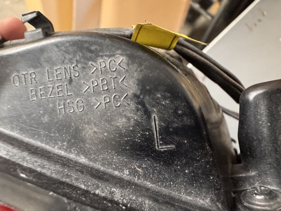 Hyundai Kona tylna lewa lampa w zderzak 92405-K4010 idealna