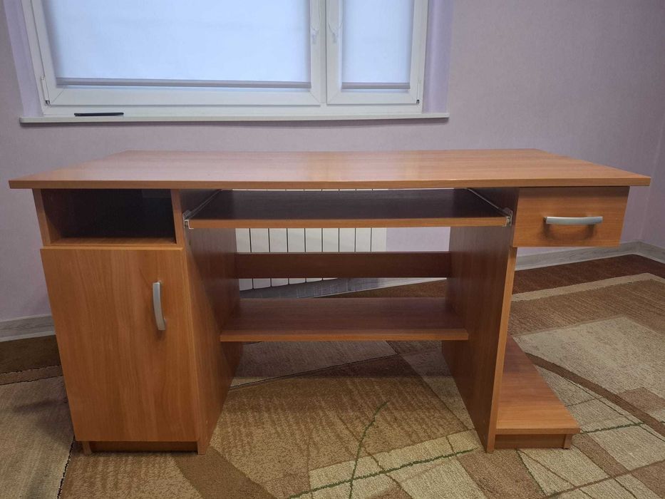 Biurko komputerowe, kolor buk, 135 x 60 x 74