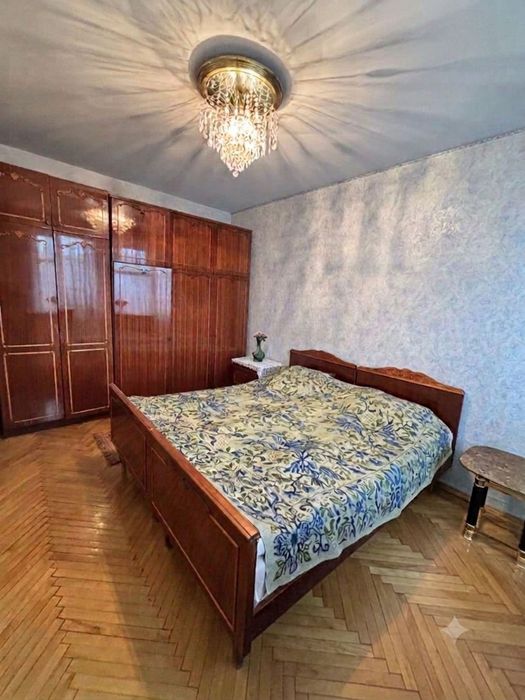 Продається 2 - кімнатна квартира