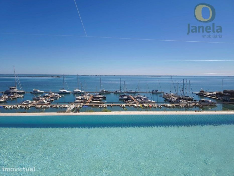 Extraordinário T2 1ª linha de MAR em Olhão