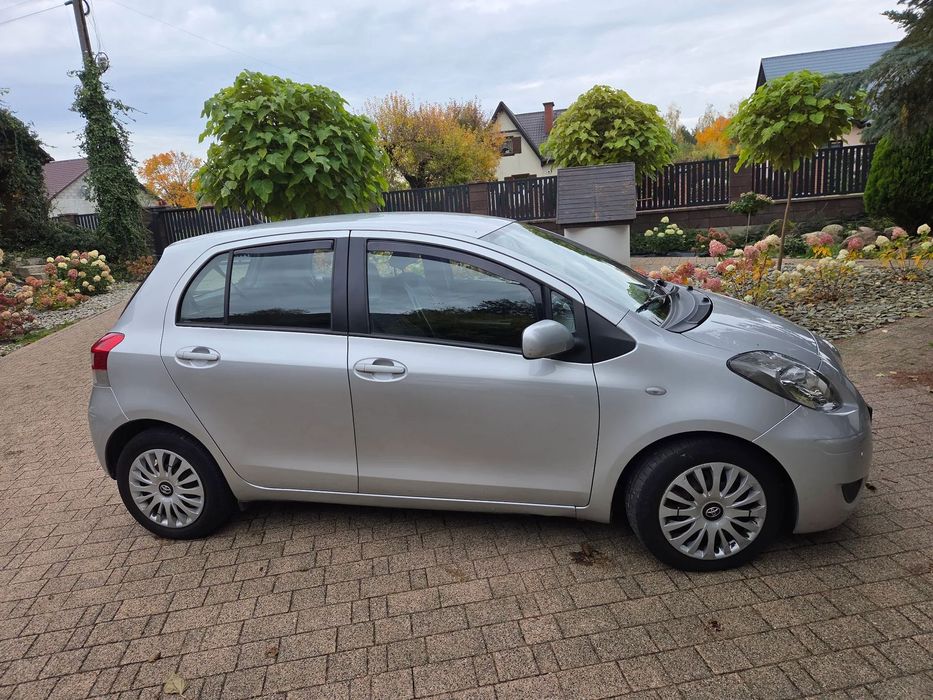 Toyota Yaris Toyota Yaris 2011 rok, niski przebieg