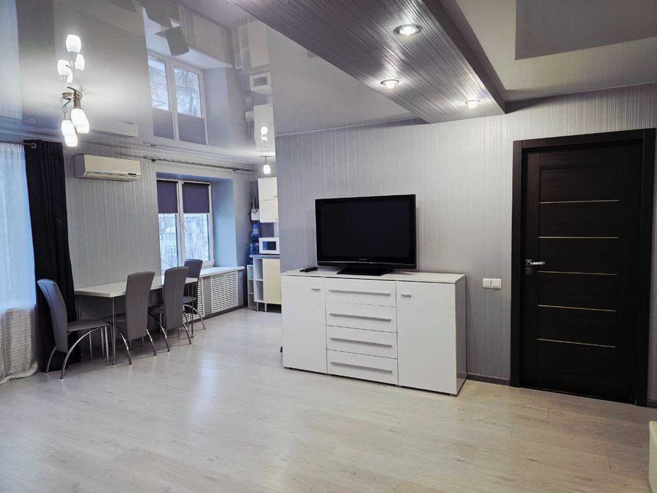 Подобово! Стильна квартира на Сонячному ТЦ Вавилон.