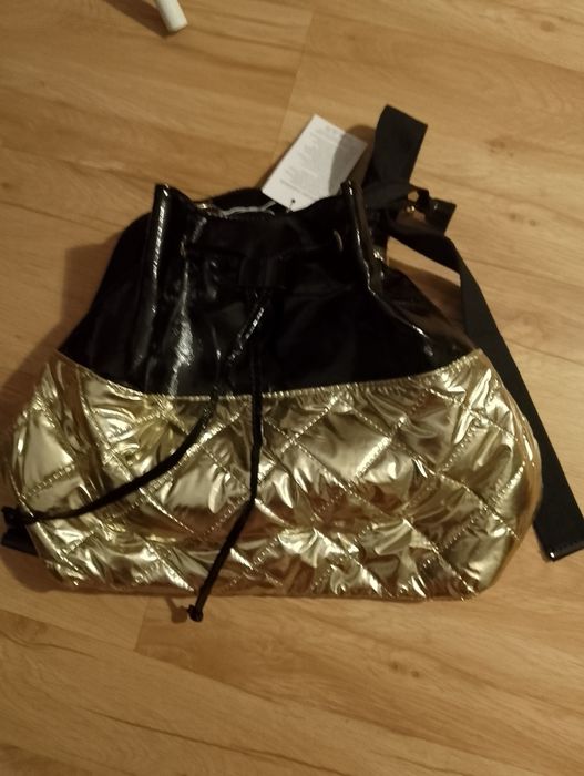 Nowa pikowana torebka czarno-zlota  typu worek