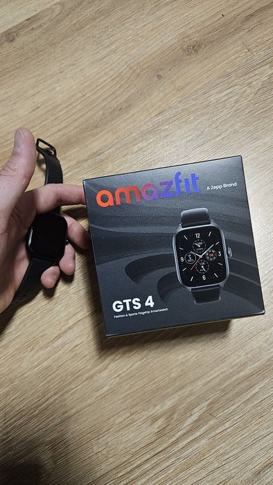 Годинник Amazfit GTS4