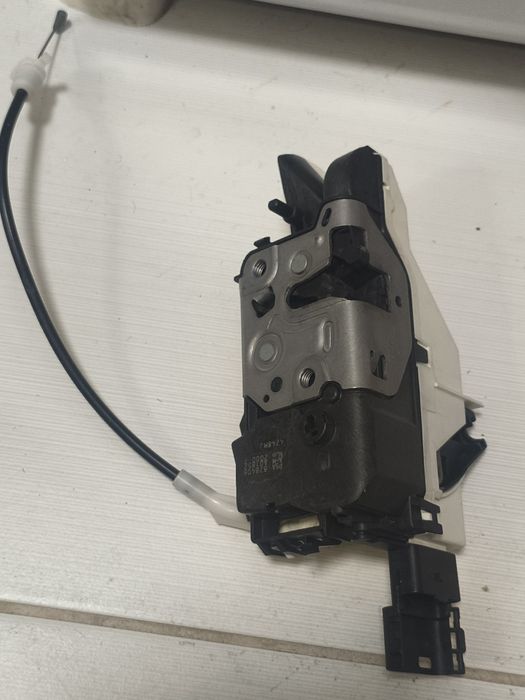 Лівий дверний замок до Пежо Партнер (кузов В9))