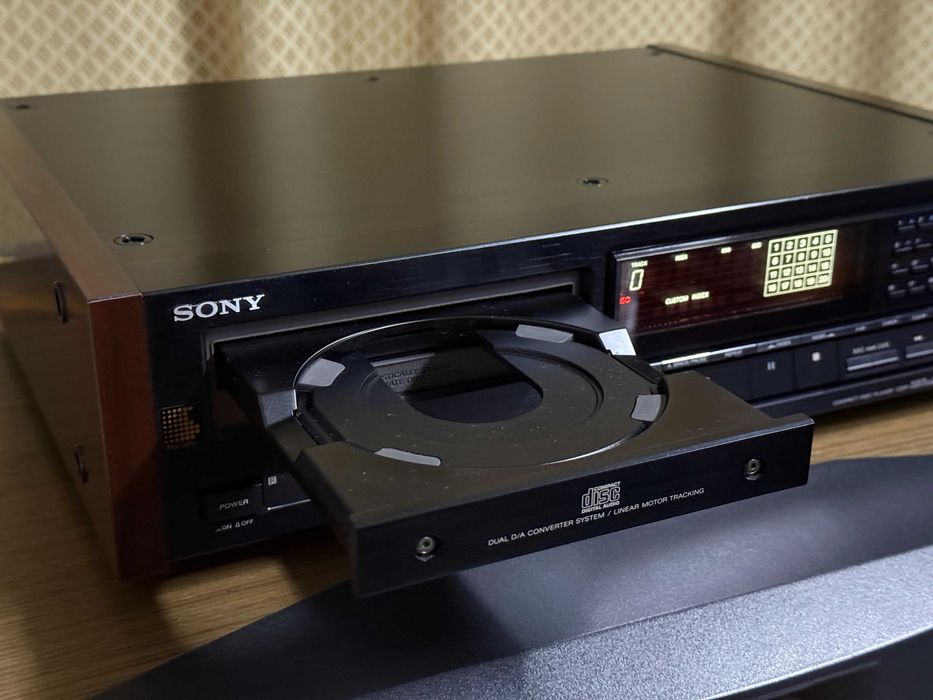Sony CDP-557ESD (серія ES, Made in Japan) - 220 в , пульт.