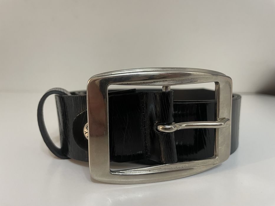 Elegancki pasek czarny lakierowany – klasyczna srebrna klamra