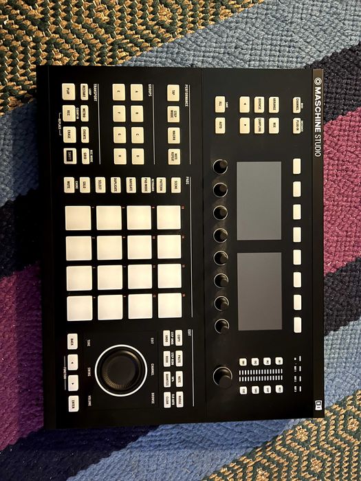Native Instruments Maschine Studio (com software)