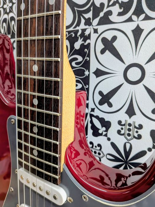 Ashton Super Strat HSS – Totalmente Revista, Regulada e Pronta a Tocar