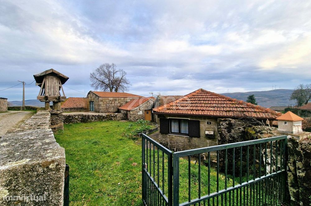 Moradia T1 + Edifício anexo em Paredes do Rio, Covelães, Montalegre