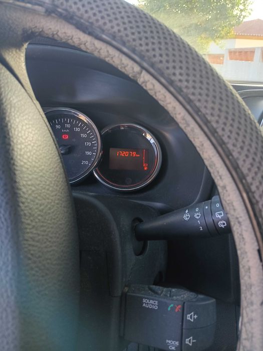 Vende-se carro usado "Dacia Sandero" de 2013, em bom estado (Elvas)