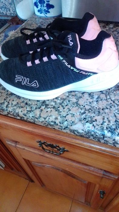 Sapatilhas Fila (tamanho 39)