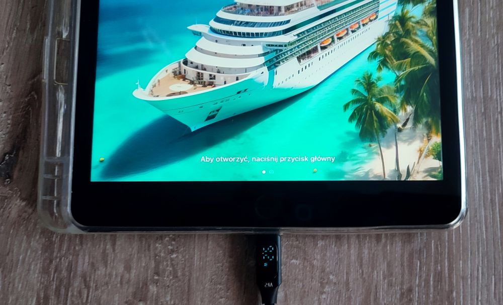 iPad 9 gen.WiFi/LTE 64GB, bat. 96%, IOS 26.2