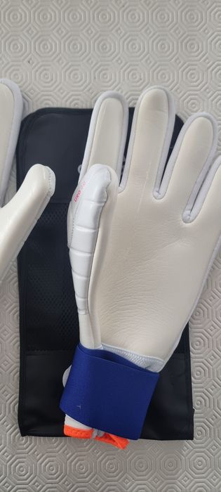 Luvas adidas Copa Pro

Tamanho 10