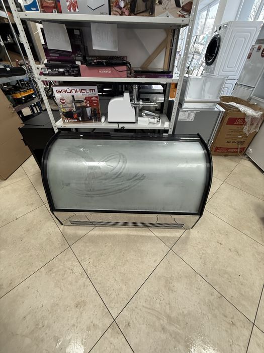 Frosty GN1200CT витріна нова у кафе