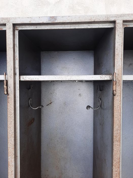 Cacifo metálico com 3 portas 1mt x 1,85 mt